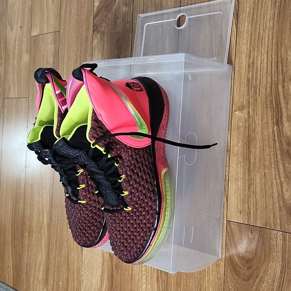 Men's Nike size 8.5 sneakers